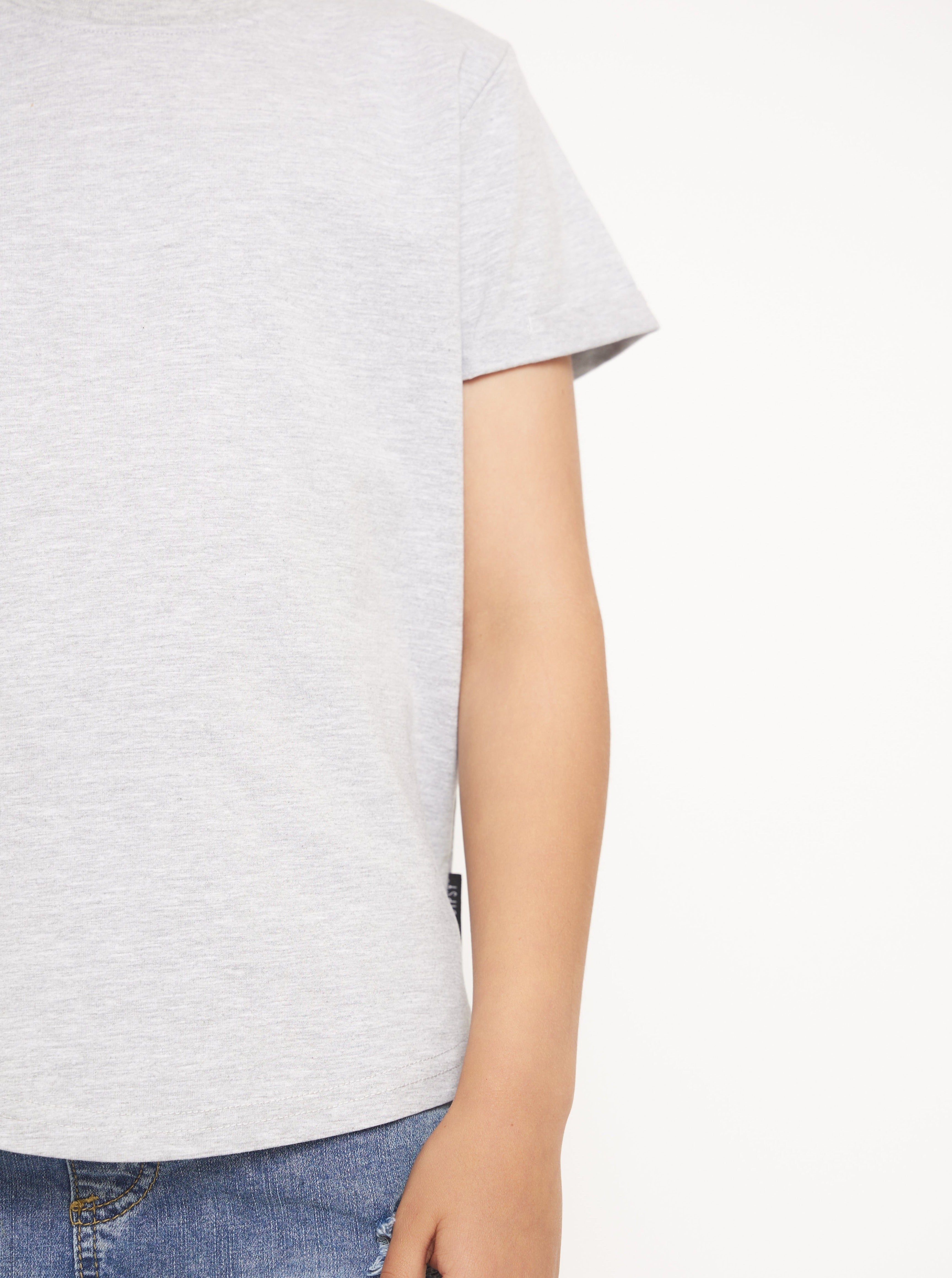 Kids basic tee in grey.