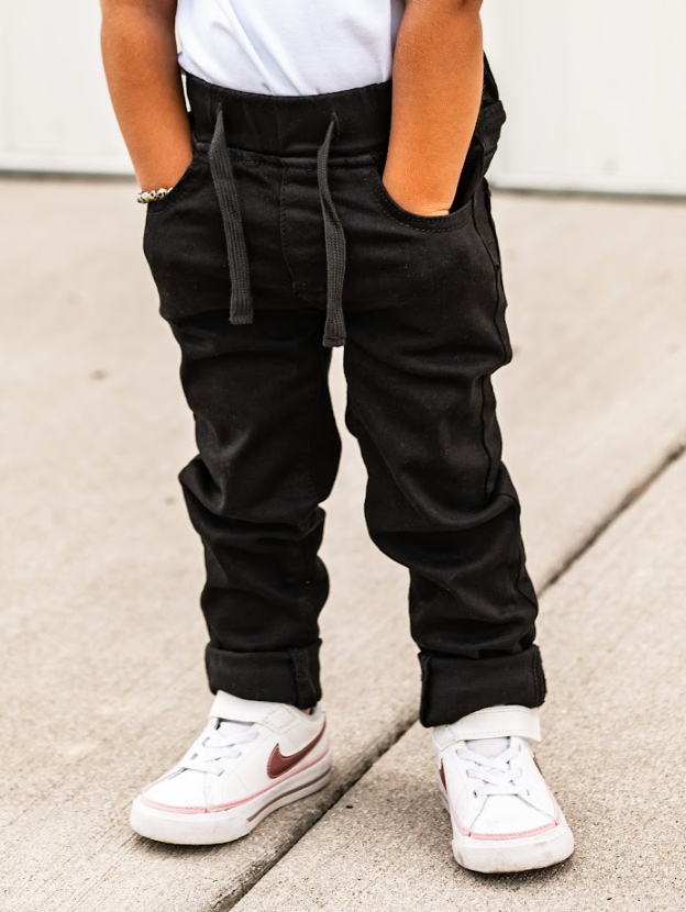 Kids trendy jeans in black.